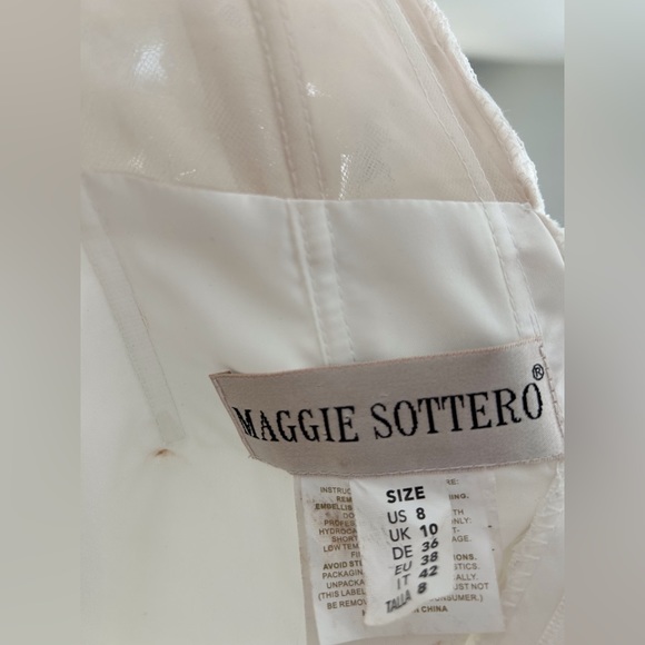 Maggie Sottero Stevie Size:8 Ivory 2022 wedding dress - Picture 13 of 15